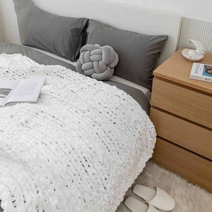 Chunky Knit Blanket Throw 48"*71", Hand Knitted Warm Chenille Throw Blanket, Home Decor Soft Thick Yarn Cable Knit Blanket,Soft Breathable Fleece Banket Christmas for Couch Bed Sofa Best Gift (White)