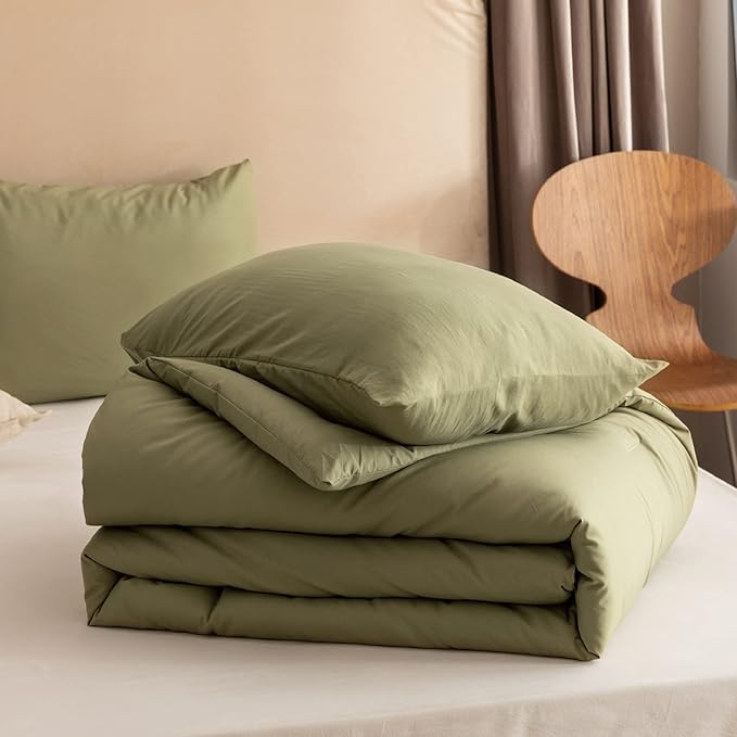 ROSGONIA Oversized Queen Comforter Olive Green, 3pcs (1 Green Comforter & 2 Pillowcases) Lightweight Oversized Queen Comforter Sets Bedding Blanket Quilts