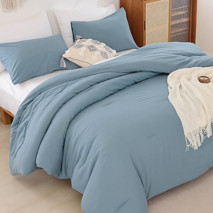 ROSGONIA Oversized King Comforter Dusty Blue, 3pcs (1 Boho Comforter & 2 Pillowcases) Lightweight Oversized King Size Comforter Sets Bedding Blanket