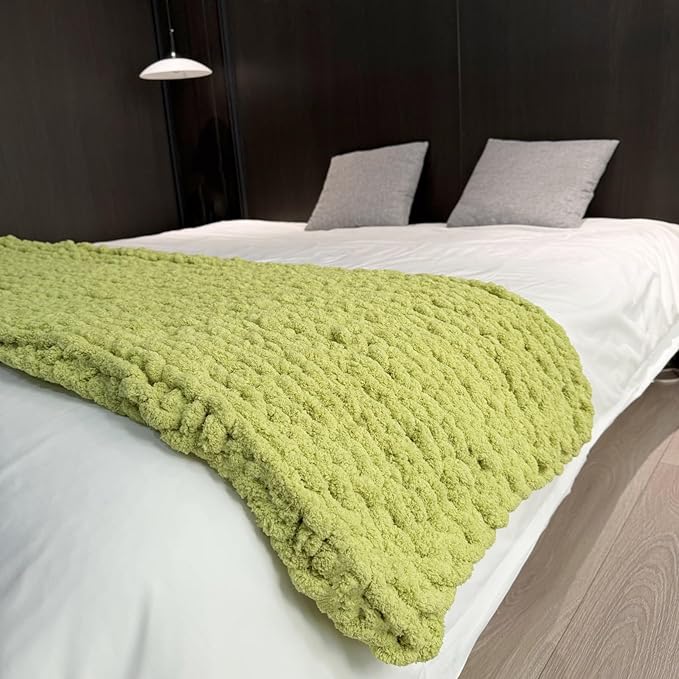 Chunky Knit Blanket Throw 48"x71", Chenille Throw Blankets, Handmade Warm & Cozy Blanket Couch Bed Home Decor, Soft Breathable Banket, Christmas for Couch Bed Sofa Best Gift (Green)