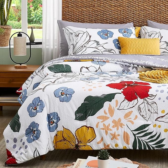 CASAAGUSTO Queen Comforter Set, 7 PCS White Floral Comforter Set with Flowers Leaves Pattern, Soft Seersucker Design All Season Microfiber Queen Size Bedding Set (90"X90"