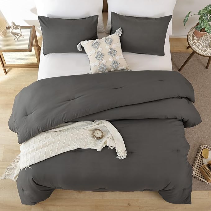 ROSGONIA King Size Comforter Set Charcoal Grey, 3pcs (1 Dark Gray Comforter & 2 Pillowcases), All Season Bedding Lightweight Bedspread Blanket Quilt