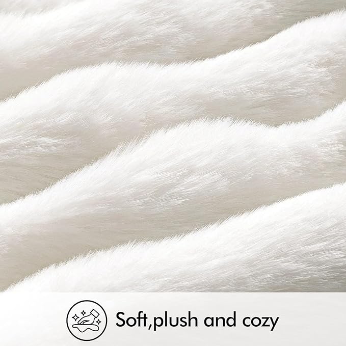 MIULEE Pack of 2 Decorative Pillow Covers Thick Soft Plush Faux Fur Throw Pillows Christmas Luxury Home Decor for Winter Holiday Couch Bedroom Living Room Sofa,20x20 Inch White