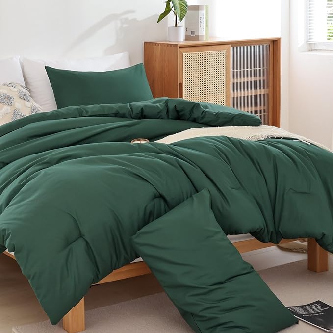 ROSGONIA Oversized Queen Comforter Emerald Green, 3pcs (1 Green Comforter & 2 Pillowcases) Lightweight Oversized Queen Comforter Sets Bedding Blanket Quilts