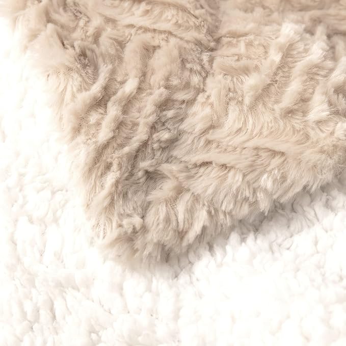 DaDa Bedding Champagne Ivory Faux Fur Throw Blanket - Dreamy Gold Geometric Embossed Sherpa Backside - Super Soft Warm Cozy Plush Fluffy - 63" x 90"
