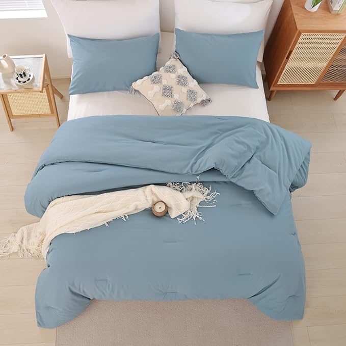 ROSGONIA Oversized King Comforter Dusty Blue, 3pcs (1 Boho Comforter & 2 Pillowcases) Lightweight Oversized King Size Comforter Sets Bedding Blanket