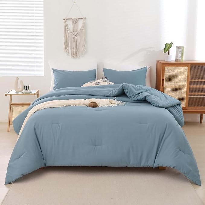 ROSGONIA Oversized King Comforter Dusty Blue, 3pcs (1 Boho Comforter & 2 Pillowcases) Lightweight Oversized King Size Comforter Sets Bedding Blanket