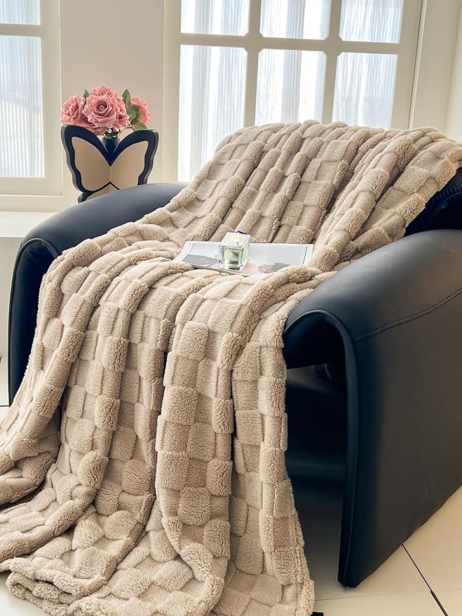 Queen Fleece Blanket for Couch - Super Soft Cozy Throw Blankets for Women,3D Checkered Striped Lightweight Blanket for Girls,All Seasons Flannel Blanket，Bed Home Decor，90x90 Inches
