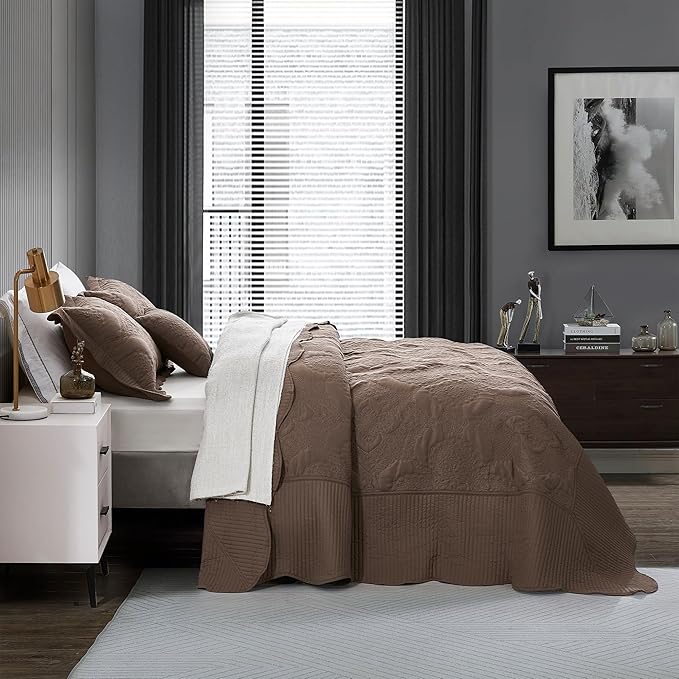 HZ & HY Oversized King Bedspread 138x122 Extra Wide, Quilted Coverlet Bedding Set, Lightweight Thin Comforter, Reversible, 5 Piece, 100% Microfiber, California/Alaskan King, Mocha