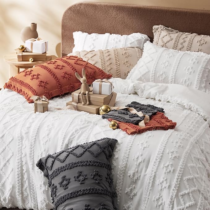 Bedsure Tufted Boho Comforter Set Full Size - Bright White Boho Bed Set, GentleSoft™ 3 Pieces Farmhouse Shabby Chic Embroidery Bedding, Gifts for Woman, Soft Jacquard Full Comforter for All Seasons