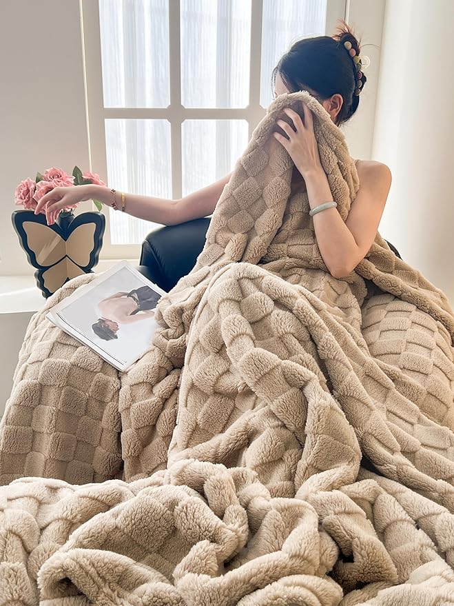 Queen Fleece Blanket for Couch - Super Soft Cozy Throw Blankets for Women,3D Checkered Striped Lightweight Blanket for Girls,All Seasons Flannel Blanket，Bed Home Decor，90x90 Inches