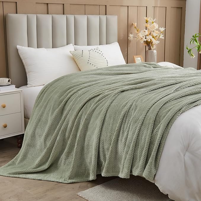 NEWCOSPLAY Super Soft Twin Blanket Sage Green Premium Silky Flannel Fleece Leaves Pattern Lightweight Bed Blanket All Season Use (Sage Green, Twin(60"x80"))