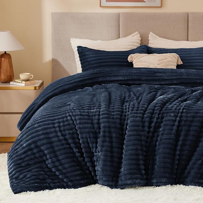 BEDELITE Fleece Oversized Queen Comforter Set -Super Soft & Warm Fluffy Navy Blue Bedding, Luxury Fuzzy Heavy Bed Set for Winter with 2 Pillow Cases