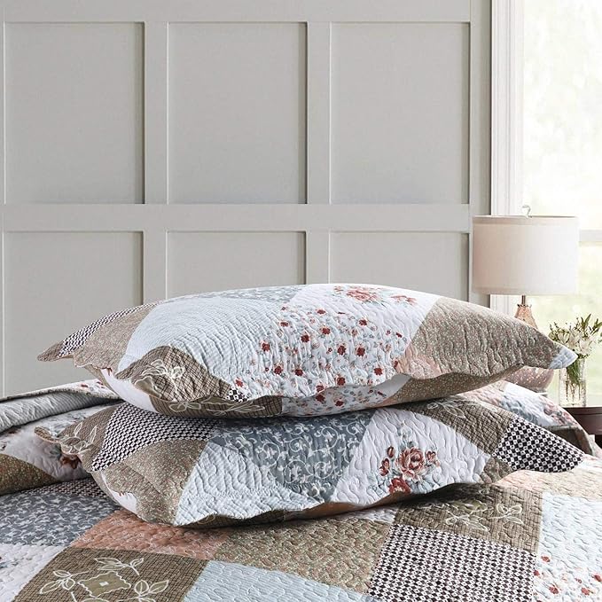 Homcosan Quilt Bedspreads Sets King Size (98x106 inches), Reversible Mocha Floral Patchwork Patterns, Lightweight Coverlet for All Season, 3-Piece Bedding (1 Quilt + 2 Pillow Shams)