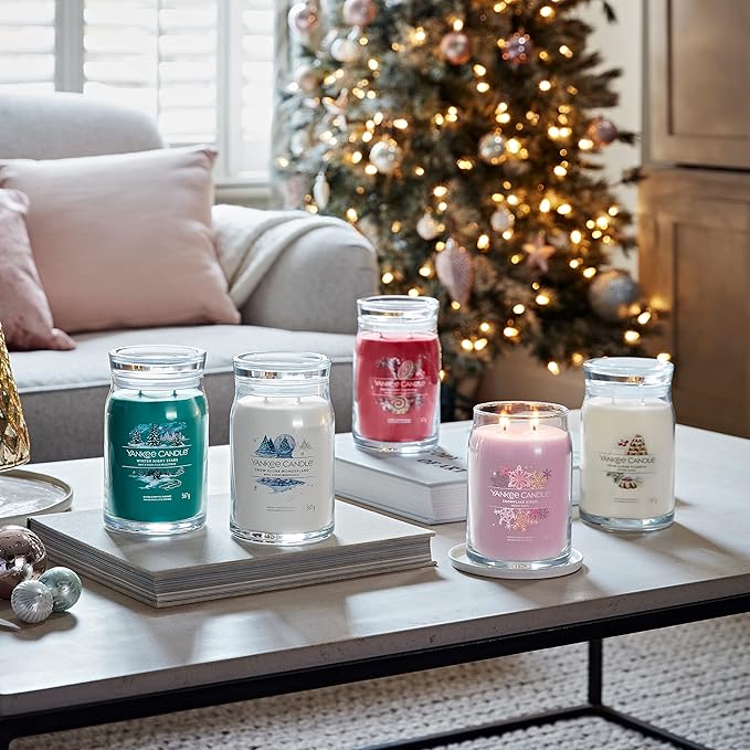Yankee Candle Signature Scented Candle | Snowflake Kisses Large Jar Candle with Double Wicks | Soy Wax Blend Long Burning Candle | Perfect Gifts for Women