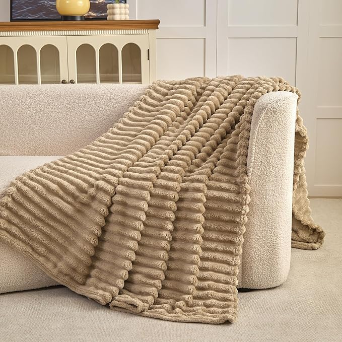 Throw Fleece Blanket for Couch - Super Soft Cozy Throw Blankets for Women,3D Striped Lightweight Blanket for Girls,All Seasons Flannel Blanket，Bed Home Decor，44x60 Inches