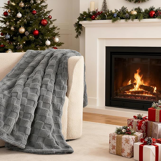 King Fleece Blanket for Couch - Super Soft Cozy Throw Blankets for Women,3D Checkered Striped Lightweight Blanket for Girls,All Seasons Flannel Blanket，Bed Home Decor，108x90 Inches