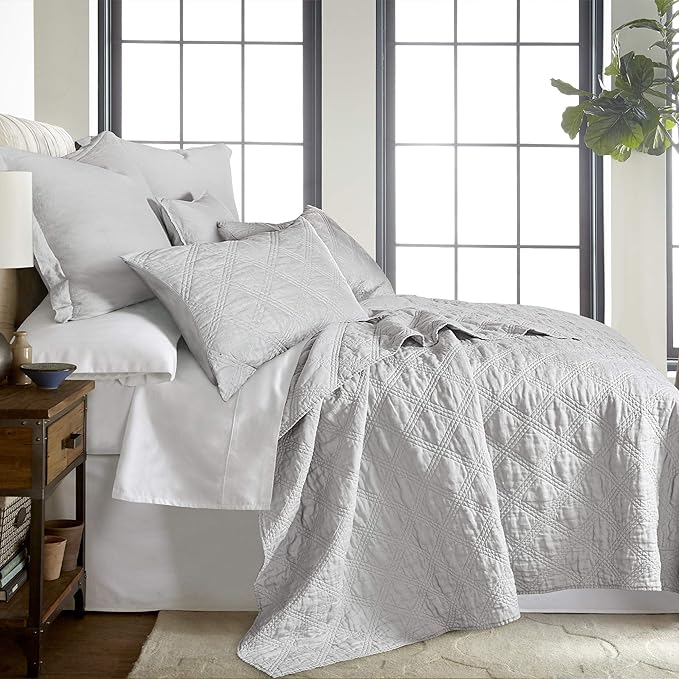 Levtex Home - 100% Linen Front/100% Cotton Back - Twin Quilt - Washed Linen - Light Grey - Quilt Size (68 x 86 in.)
