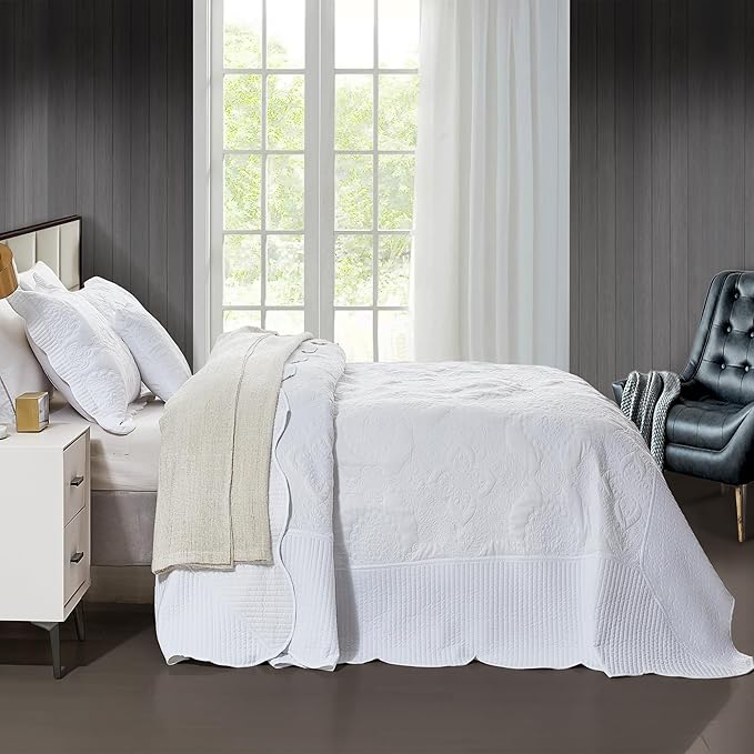 HZ & HY Oversized King Bedspread 138x122 Extra Wide, Quilted Coverlet Bedding Set, Lightweight Thin Comforter, Reversible, 5 Piece, 100% Microfiber, California/Alaskan King, White