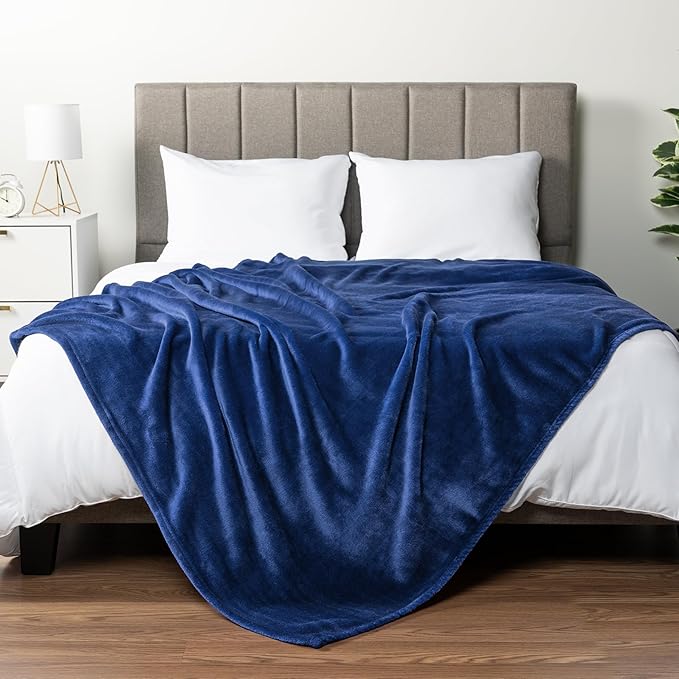 PAVILIA Blue Fleece Throw Blanket for Couch, Navy Super Soft Fuzzy Flannel Throw for Sofa, Luxury Plush Microfiber Blanket for Bed, Cozy Home Decorative Velvet Gift Blanket, 50x60