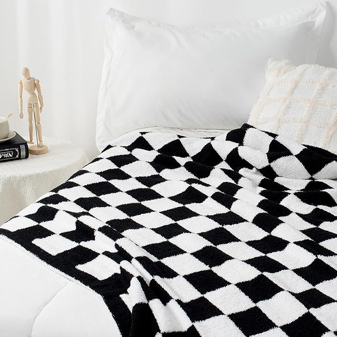 Carriediosa Checkered Throw Blanket 50" X 60", 400GSM Ultra Soft Microfiber Fuzzy Fluffy Reversible Cute Preppy Knitted Blankets Cozy Plush Fall Throws for Couch, Bed, Sofa, Black