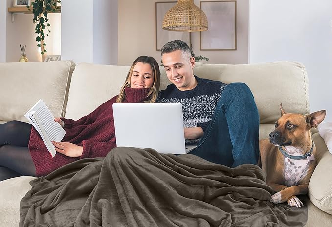 Utopia Bedding Fleece Blanket King Size Brown 300GSM Luxury Fuzzy Soft Anti-Static Microfiber Bed Blanket (90x102 Inch)