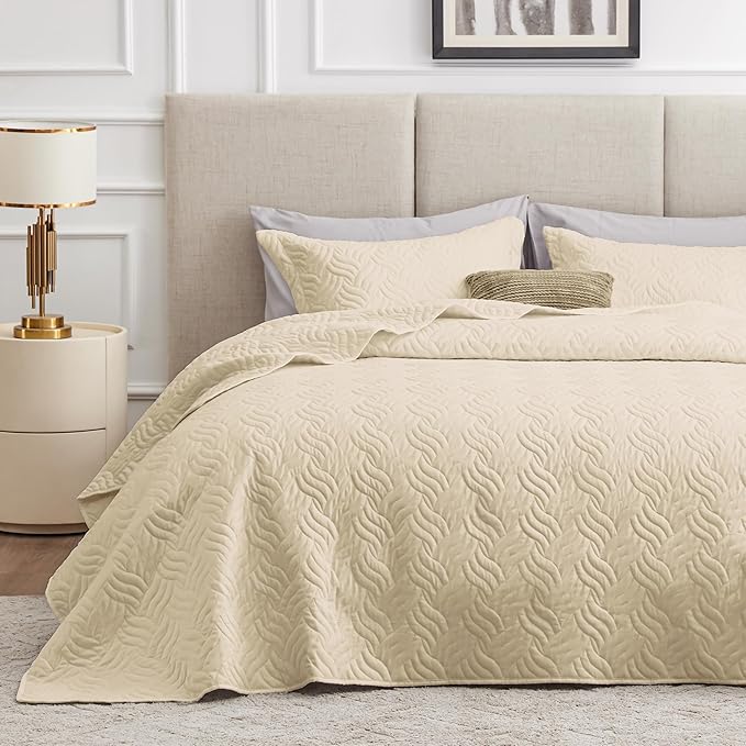 Love's cabin King Size Quilt Bedding Set Camel Bedspreads - Bed Summer Lightweight Bedspread Comforter - Wave Pattern Bedding Coverlet for All Season - 3 Pieces (1 Quilt, 2 Pillow Shams)