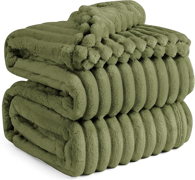 Bedsure GentleSoft Cypress Full Blanket for Couch - Cozy Soft Blankets for Women, Cute Small Fleece Throws for Girls, Birthday Gifts for Women Decor Gifts, 84x90 Inches