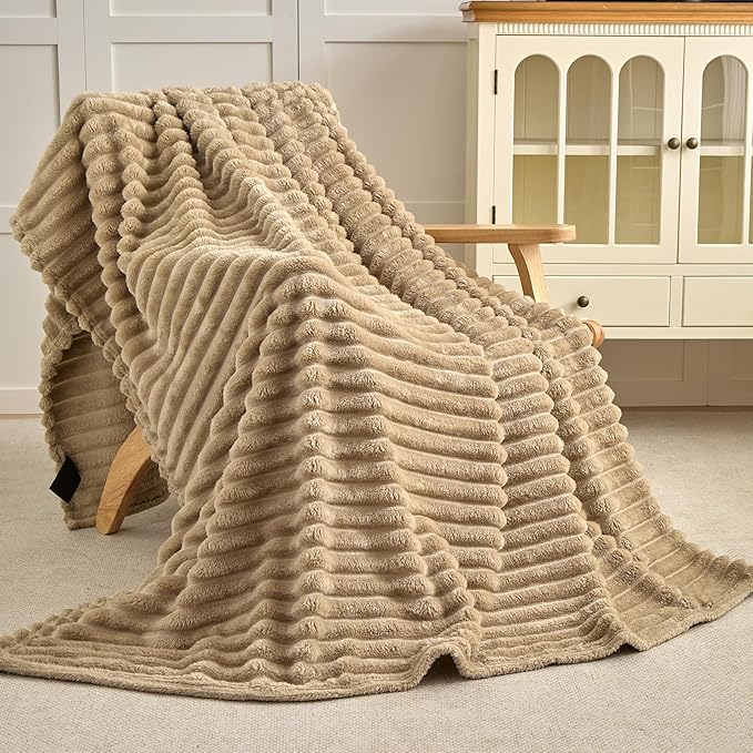 Throw Fleece Blanket for Couch - Super Soft Cozy Throw Blankets for Women,3D Striped Lightweight Blanket for Girls,All Seasons Flannel Blanket，Bed Home Decor，44x60 Inches