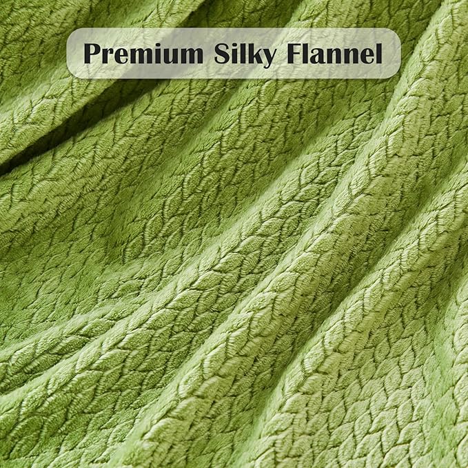 NEWCOSPLAY Super Soft King Blanket Green Premium Silky Flannel Fleece Leaves Pattern Lightweight Bed Blanket All Season Use (Green, King(90"x110"))