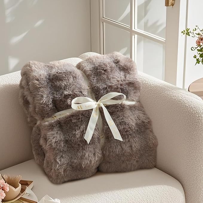 Amélie Home Faux Fur Throw Blanket, Ultra Soft Fuzzy Plush Bubble Blanket for Couch, Bed & Living Room, 60"x80", Cationic Bear Brown