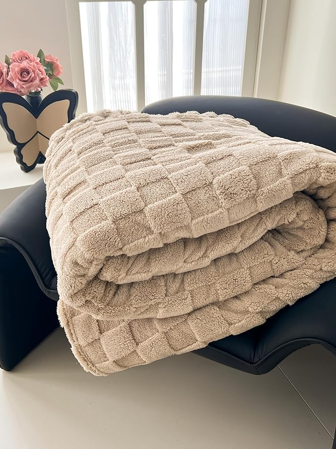 Queen Fleece Blanket for Couch - Super Soft Cozy Throw Blankets for Women,3D Checkered Striped Lightweight Blanket for Girls,All Seasons Flannel Blanket，Bed Home Decor，90x90 Inches