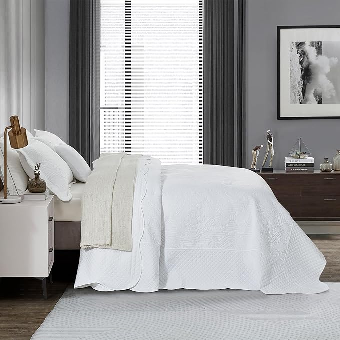 HZ & HY Oversized King Bedspread 138x122 Extra Wide, Ultrasonic Coverlet Bedding Set, Lightweight Thin Comforter, Reversible, 5 Piece, 100% Microfiber, California/Alaskan King, White