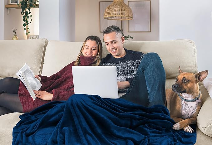 Utopia Bedding Fleece Blanket Full Size Navy 300GSM Luxury Fuzzy Soft Anti-Static Microfiber Bed Blanket (90x84 Inch)