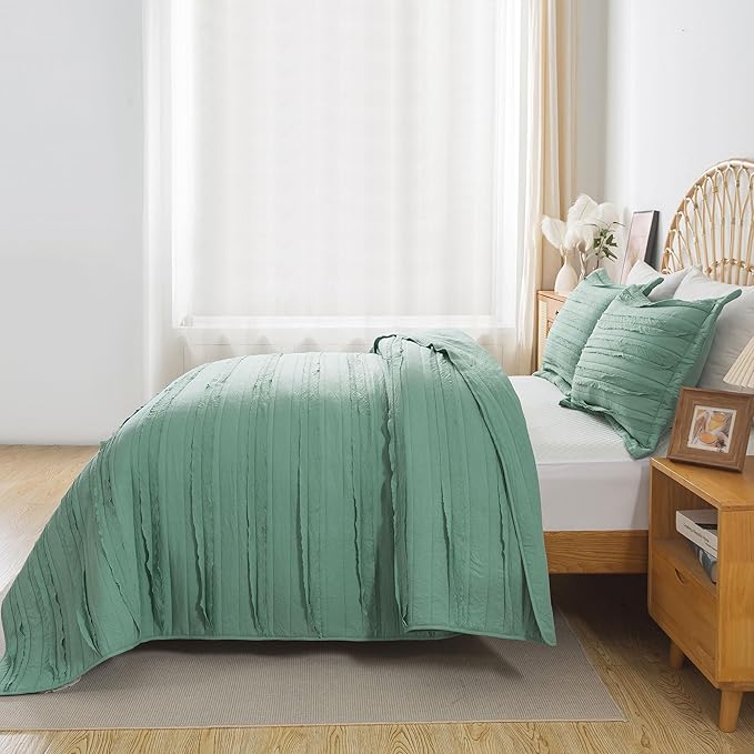 HoneiLife Queen Quilt Bedding Set - Lightweight Bedspreads 3-Piece Washed Microfiber Quilt Sets Ultra Soft Coverlets Shabby Chic Bed Cover Ruffled Bedding Set All Season Quilts-Green