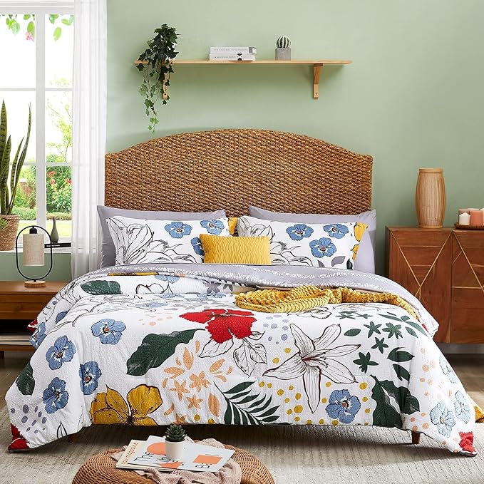 CASAAGUSTO Queen Comforter Set, 7 PCS White Floral Comforter Set with Flowers Leaves Pattern, Soft Seersucker Design All Season Microfiber Queen Size Bedding Set (90"X90"