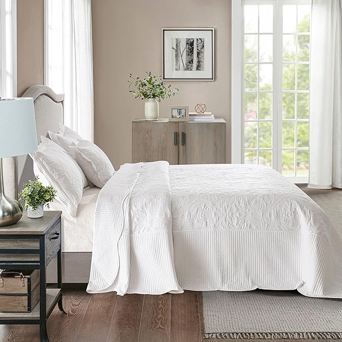 HoneiLife California King Quilt - Oversized King Bedspreads 120x120, 4-Piece Cal King Quilt Sets,Rustic Bedding Sets King Size,Reversible Coverlets Lightweight Bed Cover for All Season Use-White