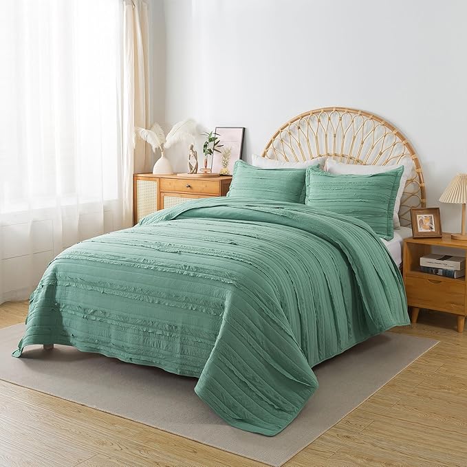 HoneiLife Queen Quilt Bedding Set - Lightweight Bedspreads 3-Piece Washed Microfiber Quilt Sets Ultra Soft Coverlets Shabby Chic Bed Cover Ruffled Bedding Set All Season Quilts-Green