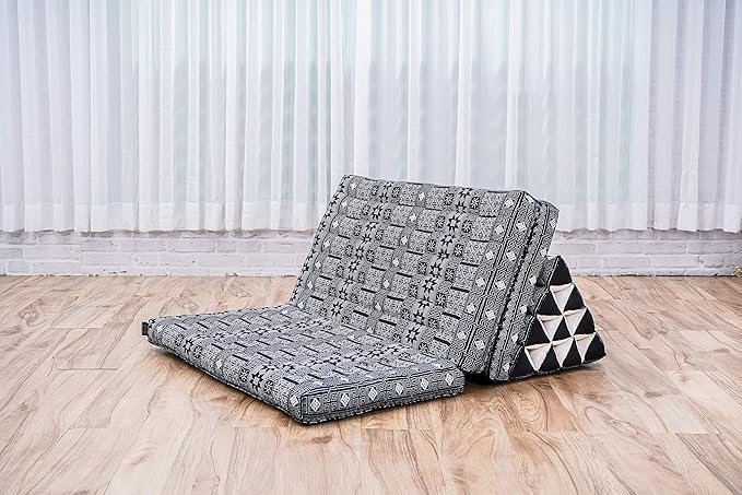 Leewadee 3-Fold Mat XXL with Triangle Cushion – Firm TV Pillow, Foldable Mattress with Cushion Made of Eco-Friendly Kapok, 67 x 31 inches, Black