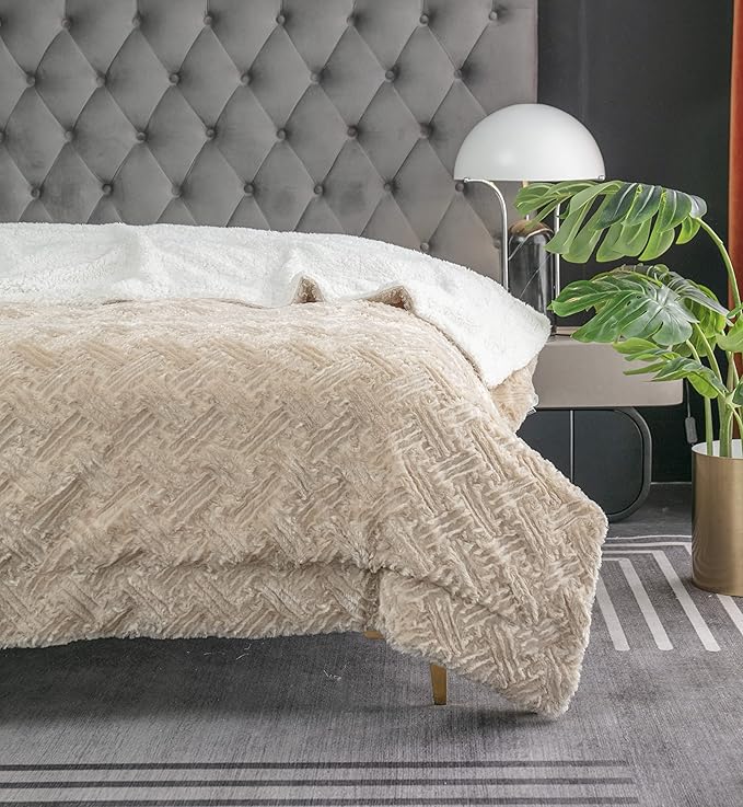 DaDa Bedding Champagne Ivory Faux Fur Throw Blanket - Dreamy Gold Geometric Embossed Sherpa Backside - Super Soft Warm Cozy Plush Fluffy - 63" x 90"