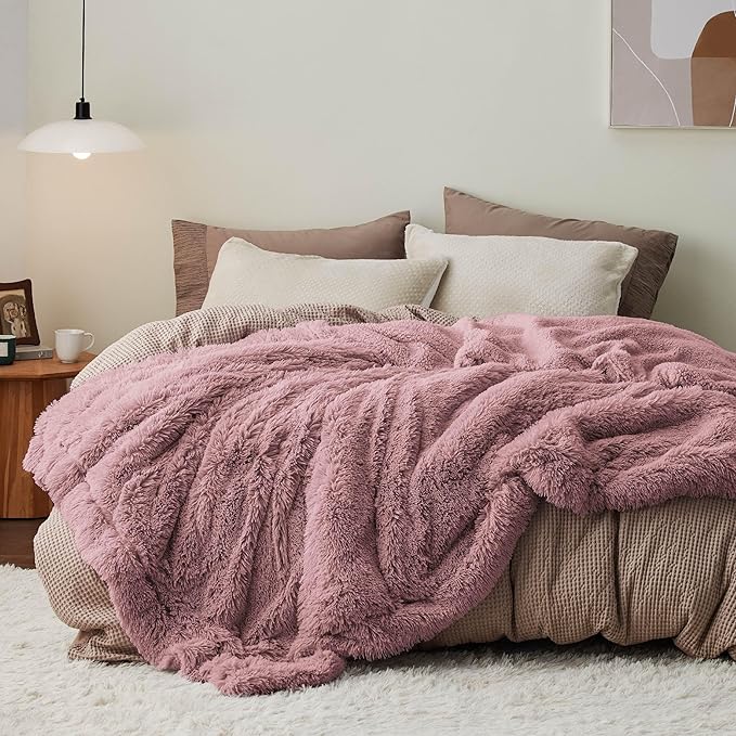 Bedsure GentleSoft Fluffy Dusty Pink Throw Blanket Gifts for Women, Girls, Soft Fleece Cozy Fuzzy Sherpa Plush Warm Minky Thick Faux Fur Throws for Couch, Dark Pink Decor Blanket Gifts for Her, 50x60
