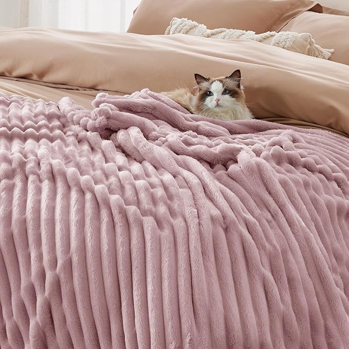 Bedsure GentleSoft Pink Full Blanket for Couch - Cozy Soft Blankets for Women, Cute Small Fleece Throws for Girls, Birthday Gifts for Women Decor Gifts for Mom, 84x90 Inches