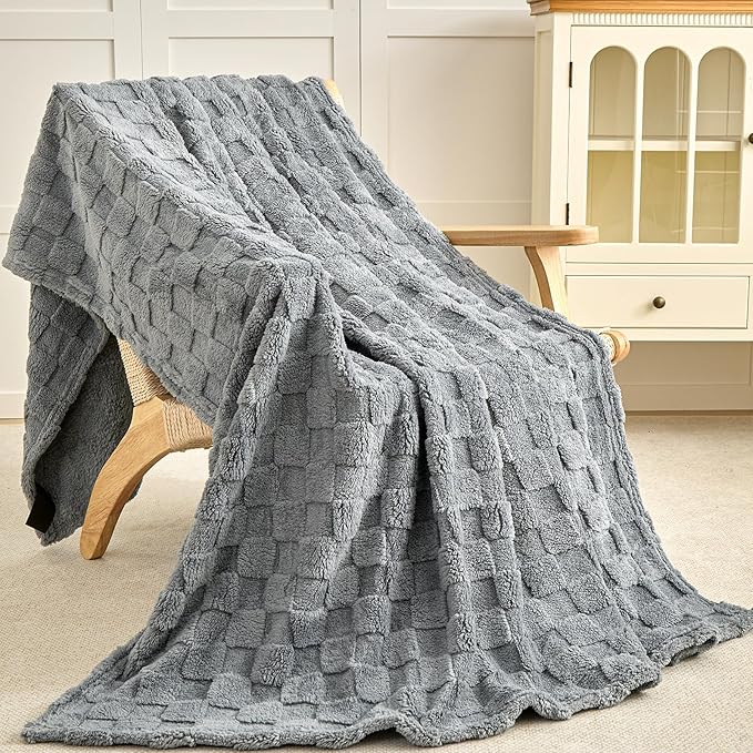 King Fleece Blanket for Couch - Super Soft Cozy Throw Blankets for Women,3D Checkered Striped Lightweight Blanket for Girls,All Seasons Flannel Blanket，Bed Home Decor，108x90 Inches