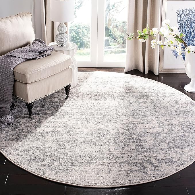 SAFAVIEH Madison Collection Area Rug - 5'3" Round, Silver & Ivory, Snowflake Medallion Distressed Design, Non-Shedding & Easy Care, Ideal for High Traffic Areas in Living Room, Bedroom (MAD603G)