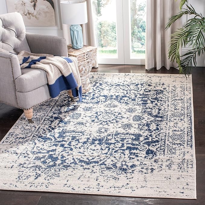 SAFAVIEH Madison Collection Area Rug - 5'3" Round, Silver & Ivory, Snowflake Medallion Distressed Design, Non-Shedding & Easy Care, Ideal for High Traffic Areas in Living Room, Bedroom (MAD603G)