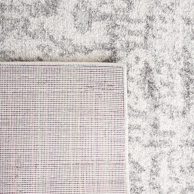 SAFAVIEH Madison Collection 9' Round Silver Ivory MAD603G Oriental Snowflake Medallion Distressed Non-Shedding Dining Room Entryway Foyer Living Room Bedroom Area Rug